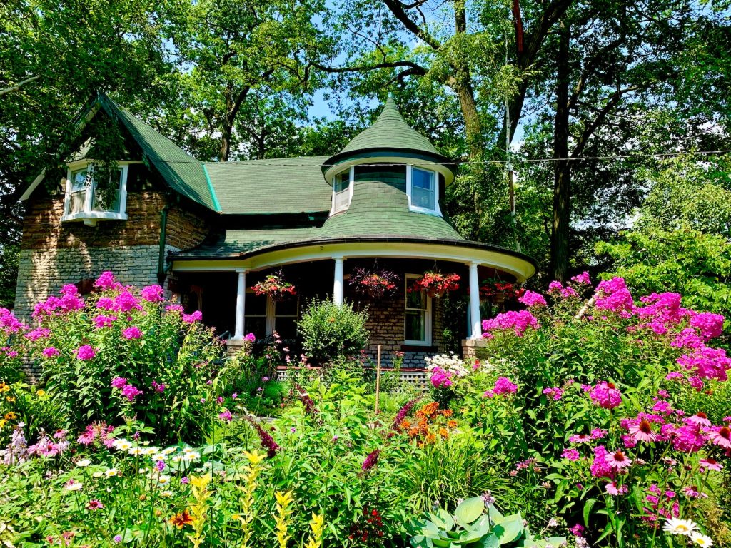 Garden Landscaping: How to Create a Beautiful Outdoor Space