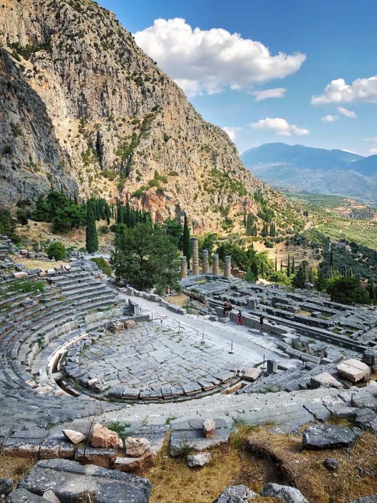 5 Must-See Destinations in Greece: A Guide for First-Time Visitors